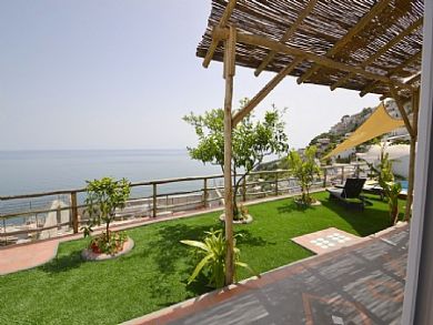 Private villa sleeps 6 in Praiano with pool by the Sea